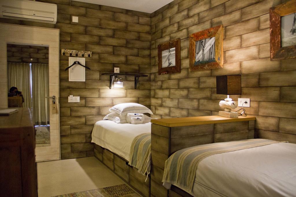 Surfers Lodge Peniche Esterno foto