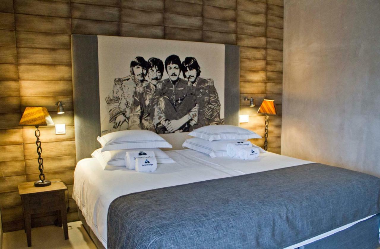 Surfers Lodge Peniche Esterno foto