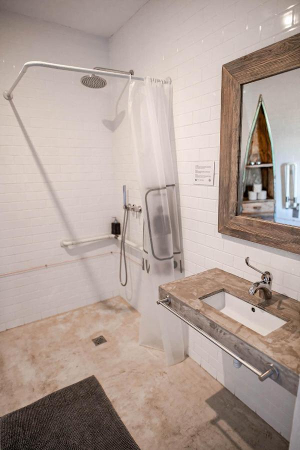 Surfers Lodge Peniche Esterno foto