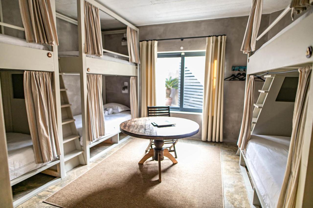 Surfers Lodge Peniche Esterno foto