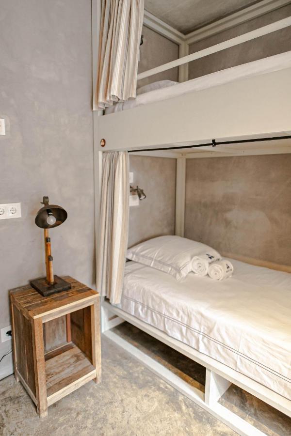 Surfers Lodge Peniche Esterno foto